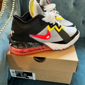Nike Lebron XVIII 18 Low Sylvester vs Tweety  Space Jam Tune Squad